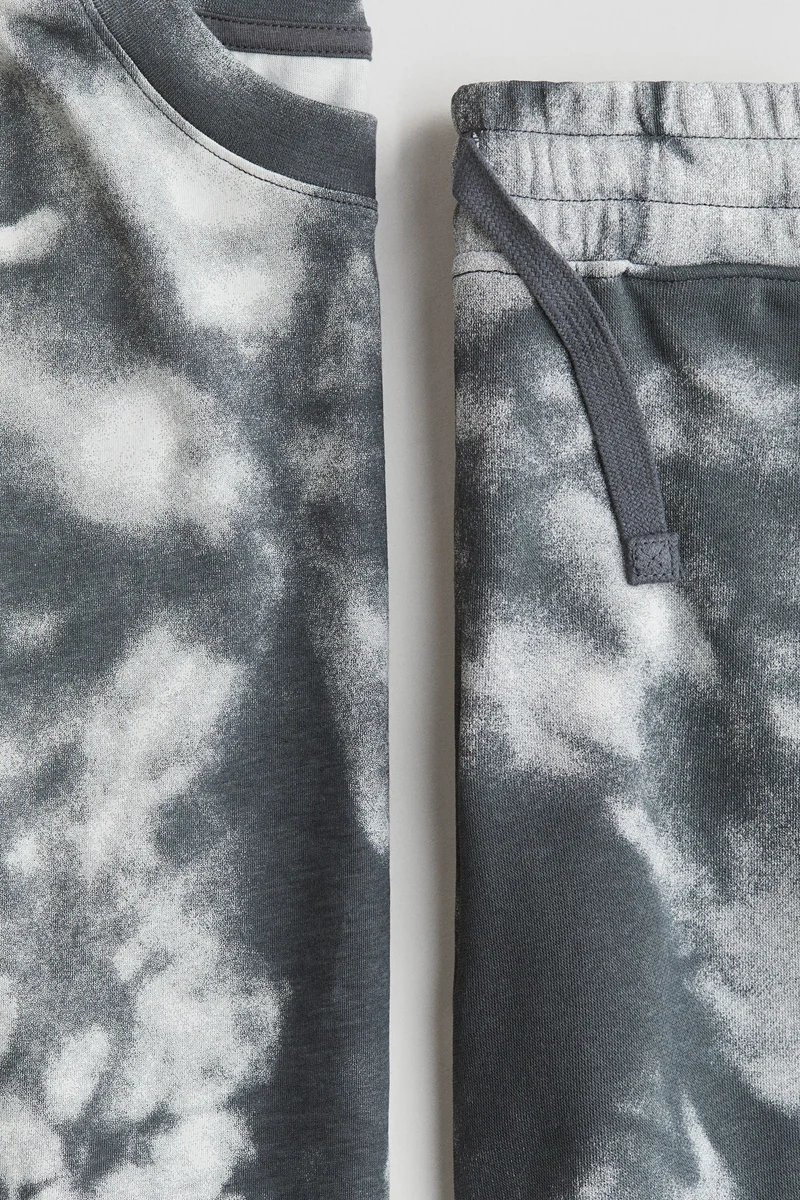 اتش اند ام طقم من تي-شيرت وسويت شورت - قطعتين