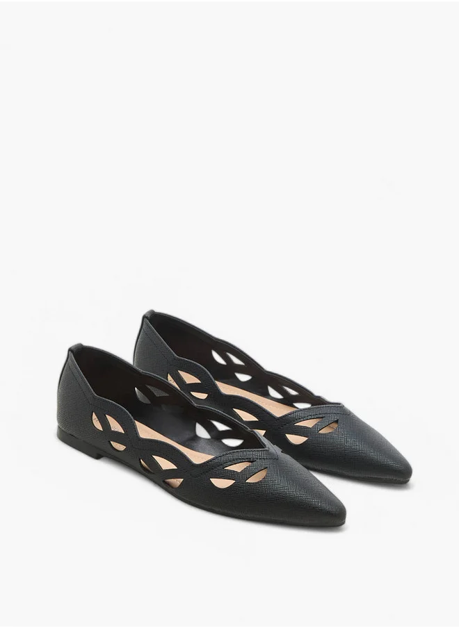 فلورا بيلا من شو إكسبرس Cut-Out Detail Slip-On Ballerinas
