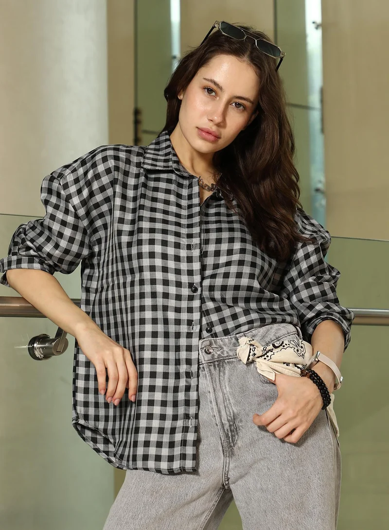 بينيا كولادا قميص نسائي كبير كاروهات أسود ورمادي بياقة عادية وأكمام طويلة بأزرار