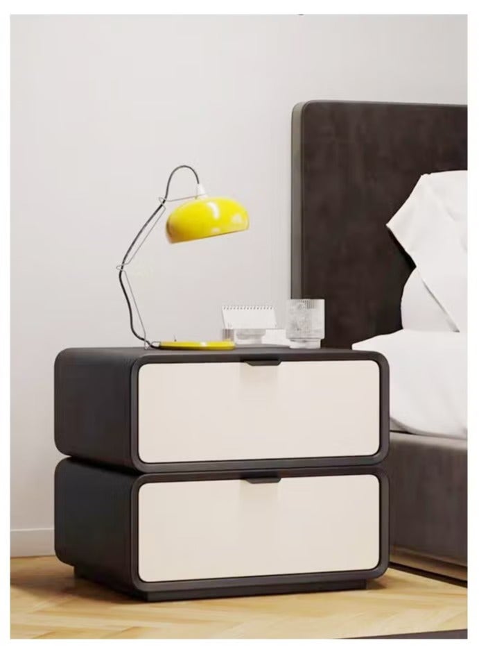 رافين طاولة جانبية من الخشب الصلب بتصميم عصري بسيط متعدد الأغراض مع حافة دائرية وطاولة واسعة بجانب السرير مع أدراج ومقابض فريدة وخزانة تخزين لغرفة النوم وغرفة المعيشة 50 × 40 × 48 سم - Image 3