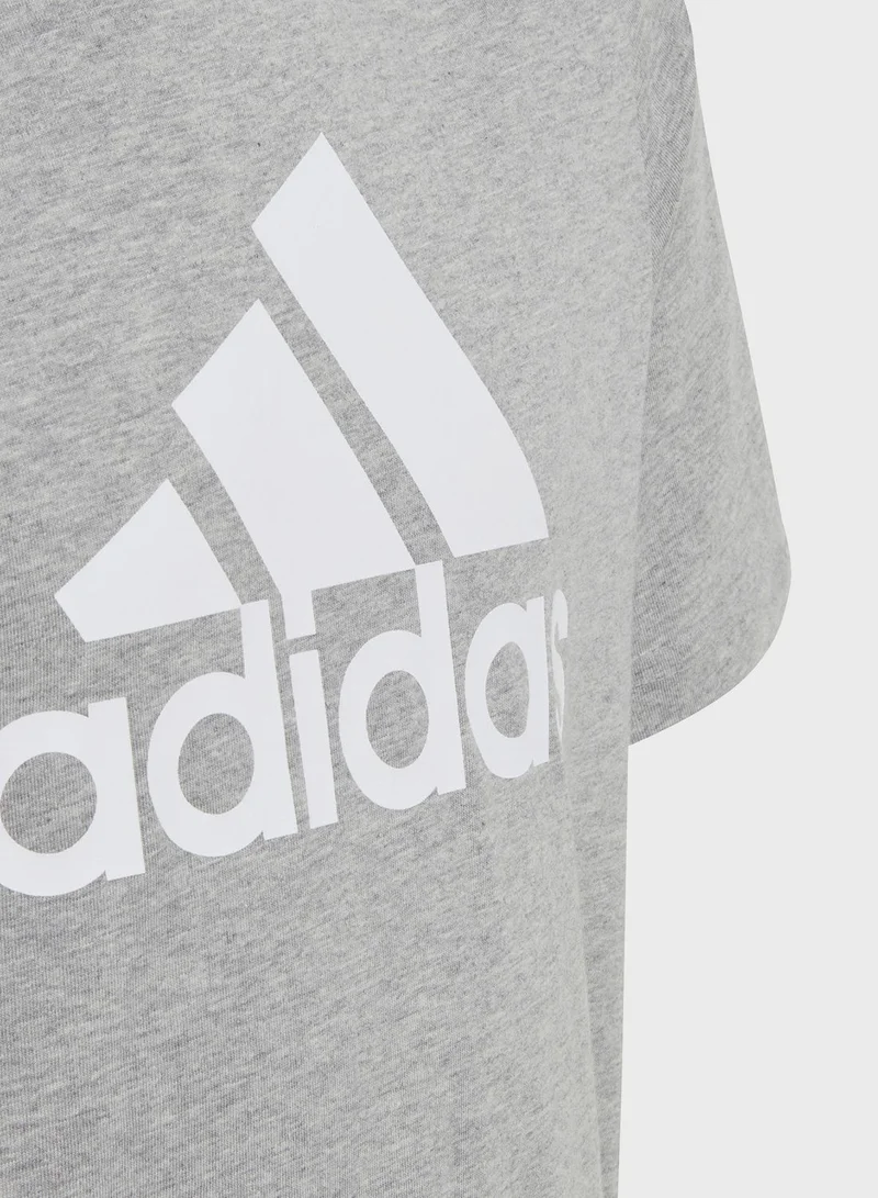 adidas تيشيرت قطن اساسي مزين بشعار كبير