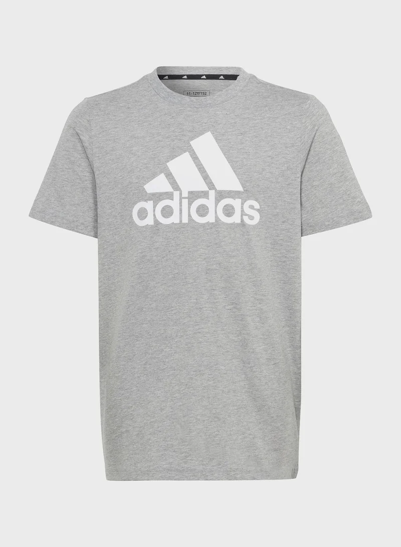 adidas تيشيرت قطن اساسي مزين بشعار كبير