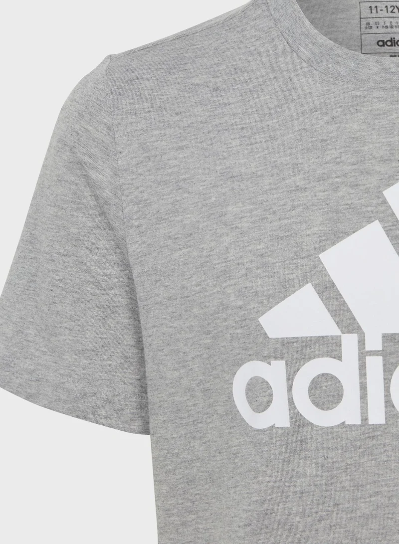 adidas تيشيرت قطن اساسي مزين بشعار كبير