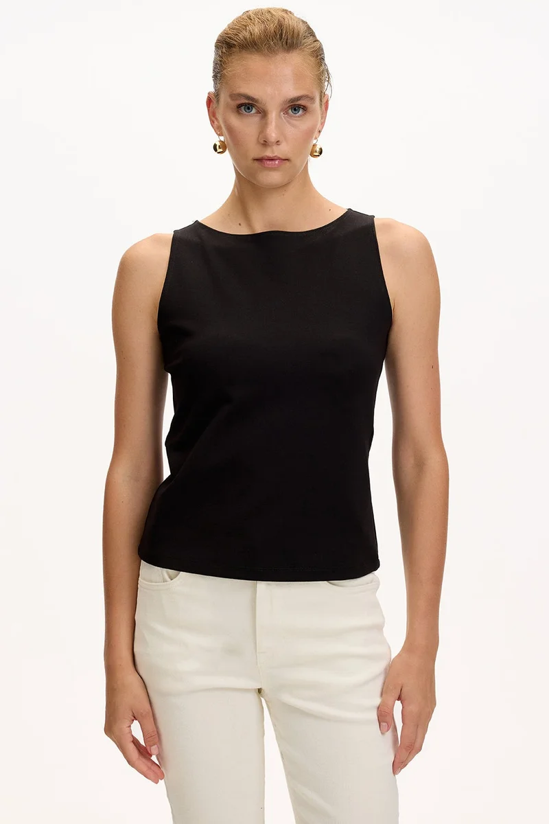 EXQUISE Boat Neck Sleeveless Slim Fit Knitted Black Blouse