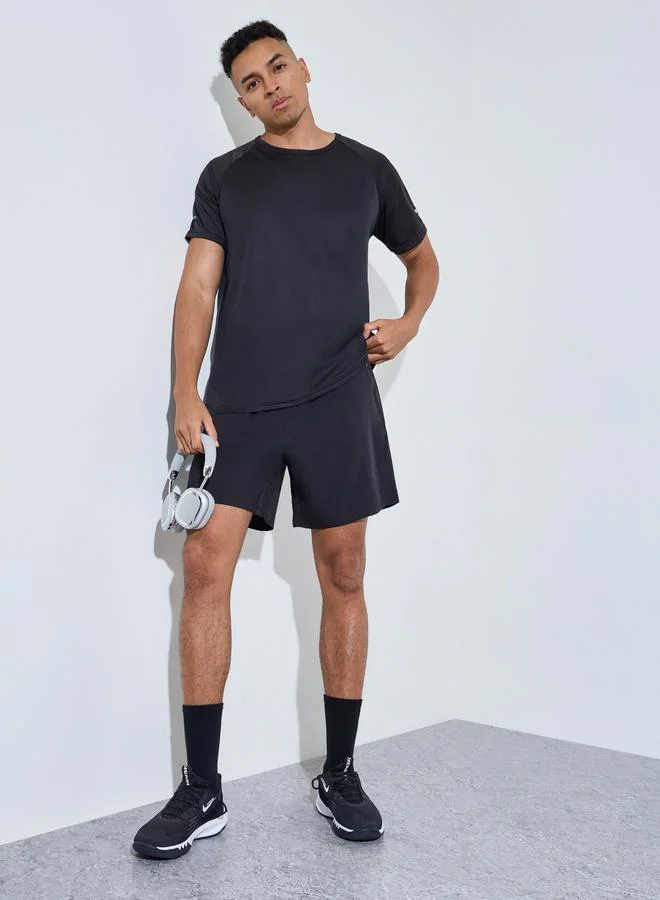 ستايلي اكتيف Black Solid Raglan Sleeve Running T-Shirt