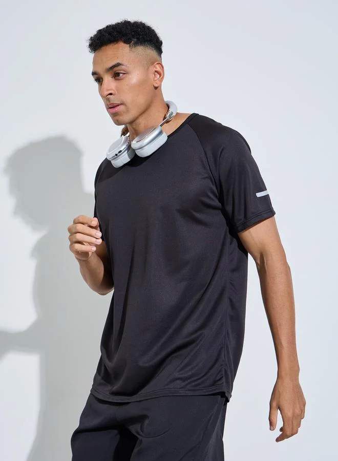 ستايلي اكتيف Black Solid Raglan Sleeve Running T-Shirt