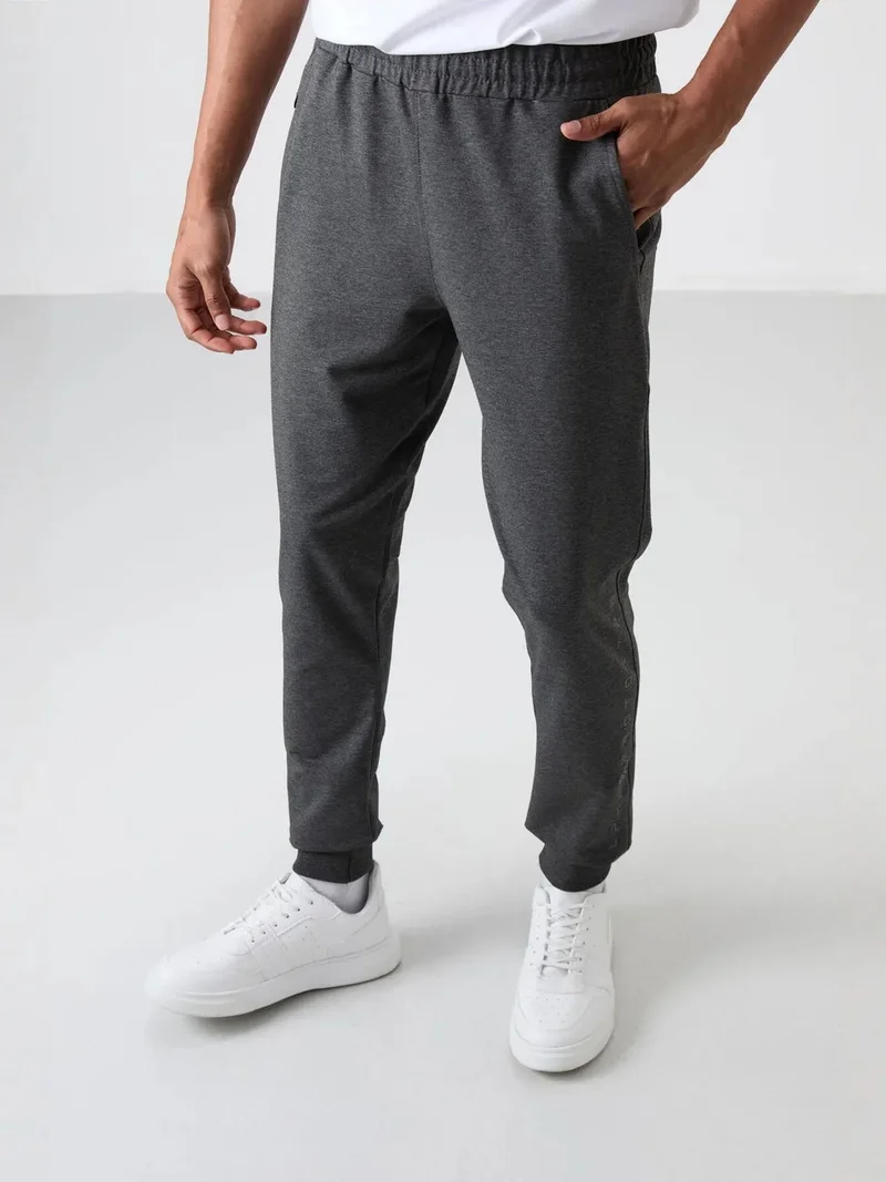 تومي لايف TOMMY Men's Regular Fit Cotton Blend Sweatpants