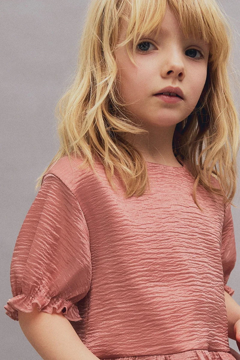 اتش اند ام بلوزة بحافة بيبلوم