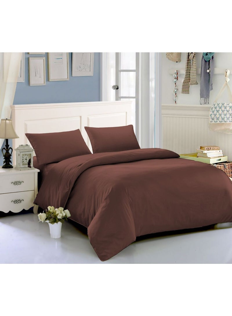 طقم مفروشات سرير فندقي مع لحاف وشرشف مطاطي و4 أكياس مخدة | خامة قطن صناعي مايكروفايبر ناعمة، تصميم عصري، سهل العناية، مقاس سوبر كينغ