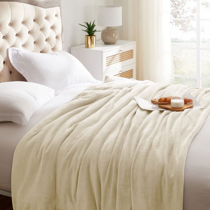 KMUSET Super Soft Throw Blanket Premium Silky Flannel Fleece Throw Size Beige Microfiber Lightweight Blanket All Season Use - Image 3