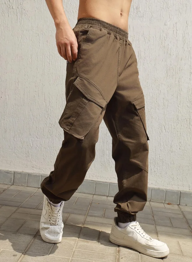 Hubberholme Men's Dark Olive Cotton Blend Solid Pattern Full Length Cargo Relaxed Trouser