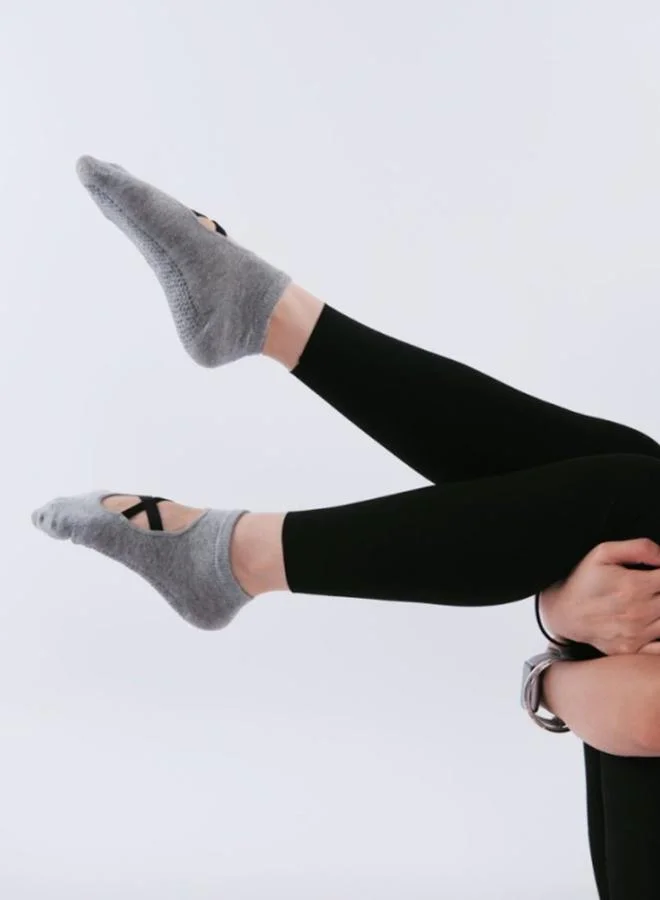 Styli Active Grey Thin Cross Over Straps Silicon Pad No Show Yoga Socks