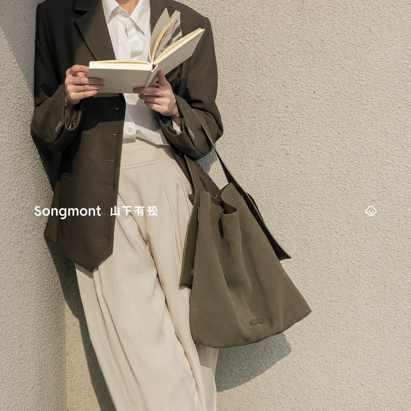 Lightweight Green Tote Bag, Easy Carry and Storage Format - Image 3
