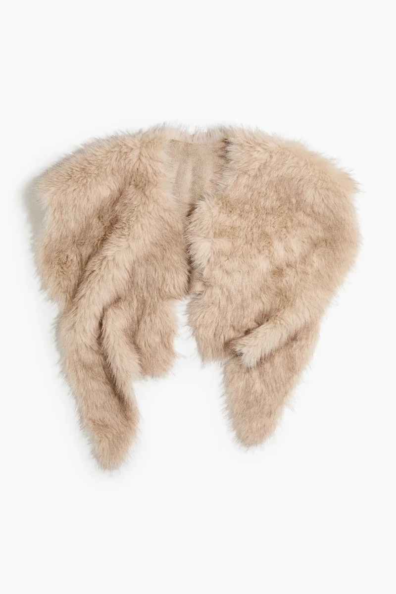 اتش اند ام ياقة غير متماثلة