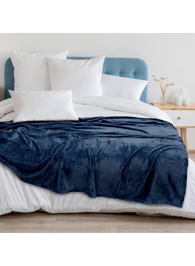 بي اس بي هوم بطانية فردية فاخرة من BSB HOME® 220 جرام لكل متر مربع للسرير والأريكة والكنبة والسفر والتخييم | 150 x 220 سم | أزرق  - Image 3