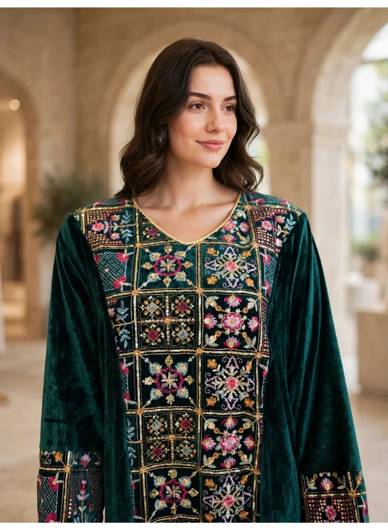 اكسا جلابية ملابس شتوية مخمل مطرزة بنقوش موزاييك أزهار للنساء من إكسا IKW1163