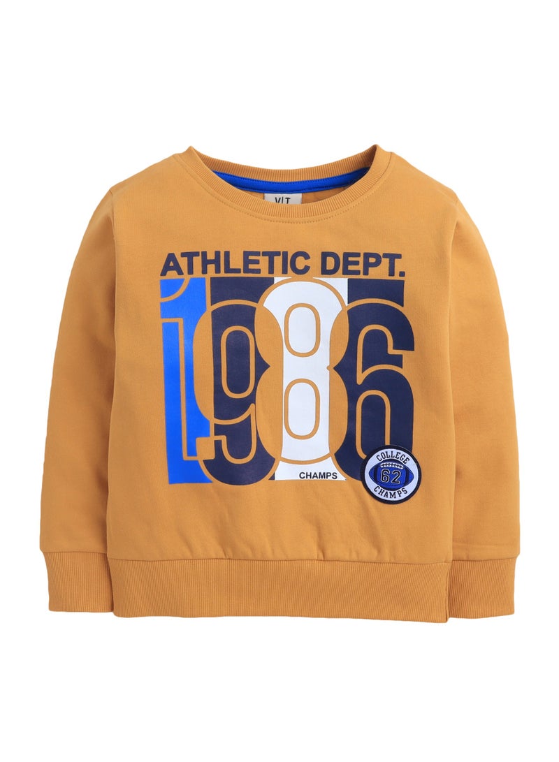 فكتور اند جين سويت شيرت برسومات قسم الرياضة  للأولاد بلون أصفر خردلي - Image 2