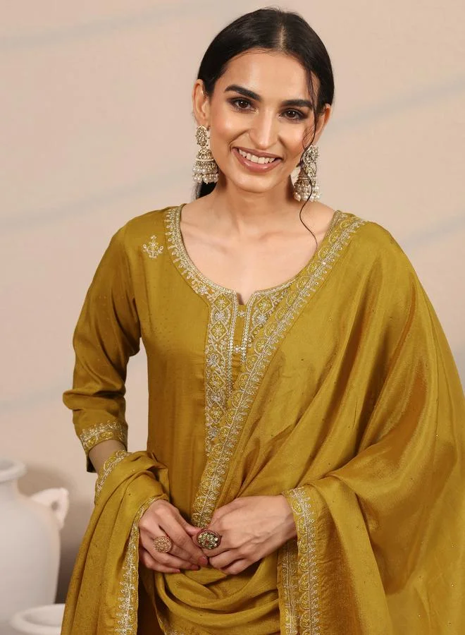 لباس Printed Silk Blend Straight Kurta, Trousers And Dupatta Set