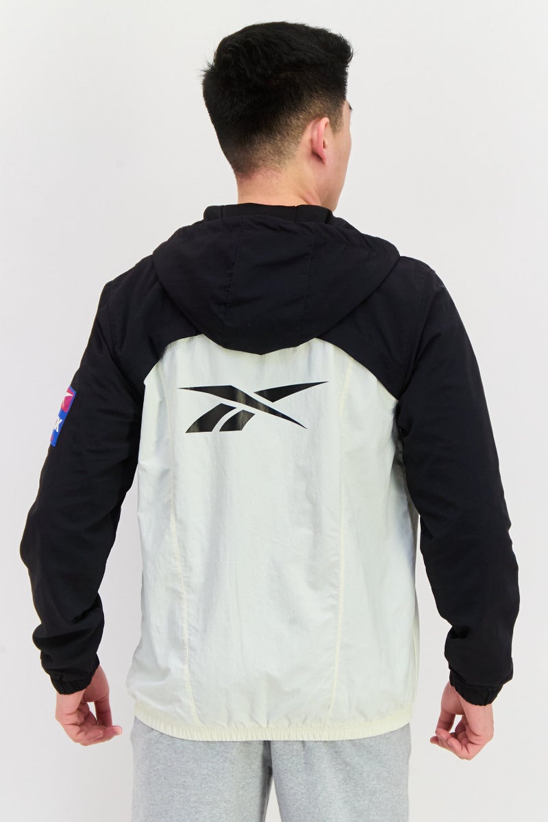 Reebok جاكيت رياضي للرجال بأكمام طويلة وقبعة، أسود - Image 4