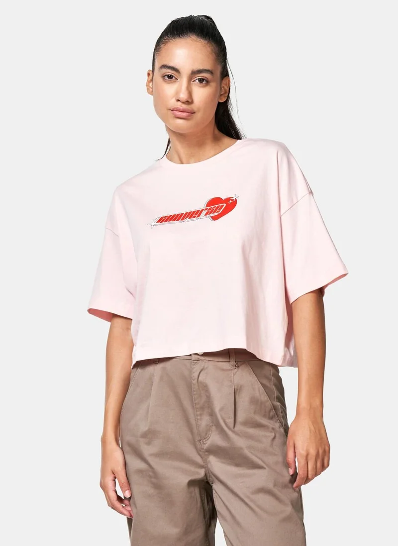 كونفرس Women's Y2K Heart Cropped T-Shirt