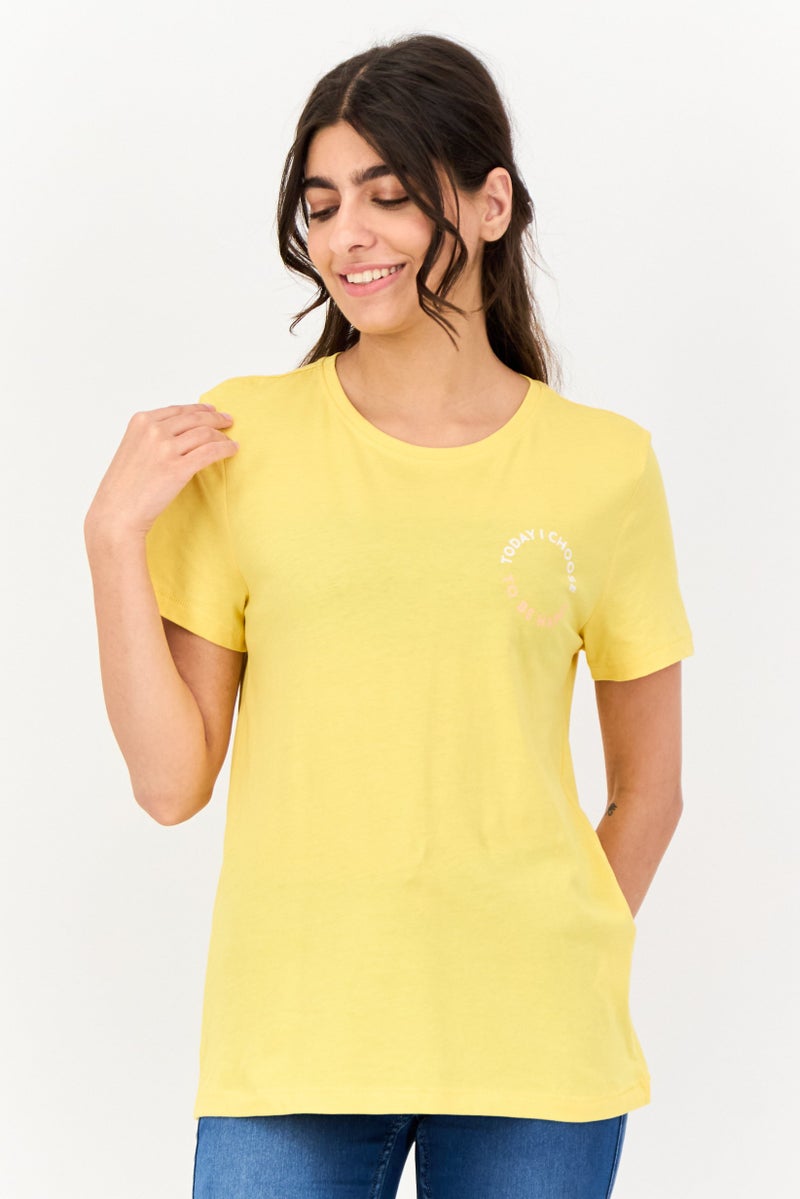 ONLY تي شيرت نسائي بقصة عادية بأكمام قصيرة وطباعة جرافيك، أصفر - Image 1