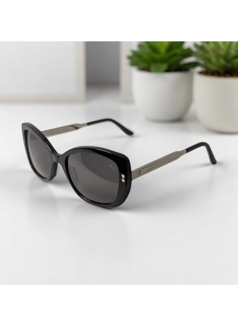 Authentic Armando Cavelli sunglasses, crafted from carefully selected premium acetate for a luxurious look and longevity with extensive use. This model combines modernity and classic style, with a raw black acetate front and gunmetal -plated metal temples to complete your luxury look. Comes with premium polymer lenses offer UV400 protection in gradient grey