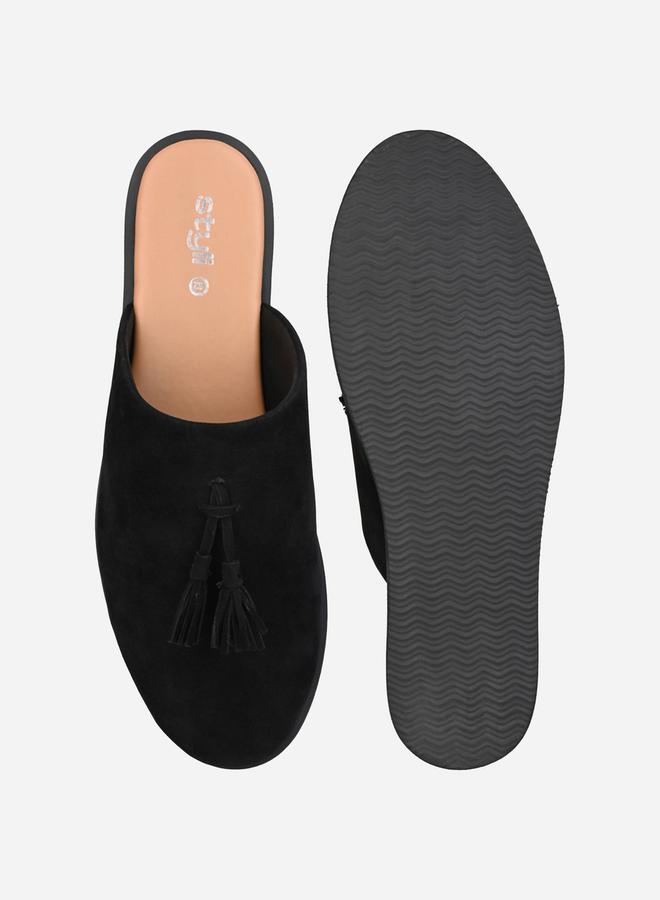 ستايلي قباقيب من جلد الغزال مع تفاصيل شرابة - Image 5