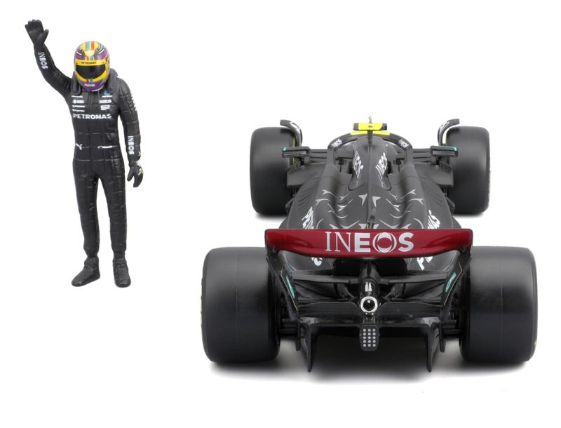 Bburago - 1/24 Scale Model Compatible With Mercedes-AMG Petronas F1 E Performance W14# 44 Compatible With Lewis Hamilton 2023 With Pilot Figure, Black - Image 4