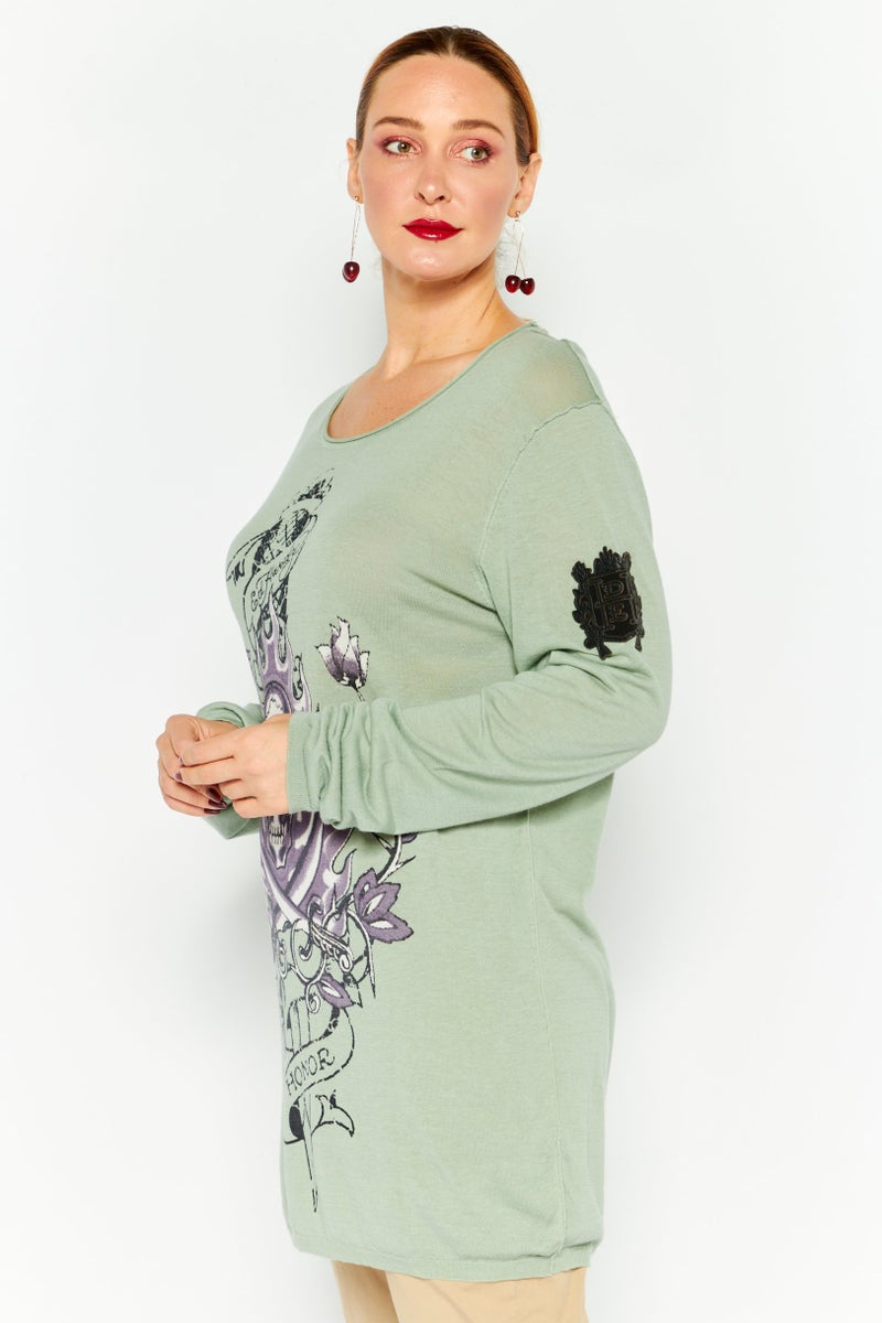 Ed Hardy بلوزة نسائية بياقة دائرية بأكمام طويلة بشعار العلامة التجارية، أخضر - Image 3