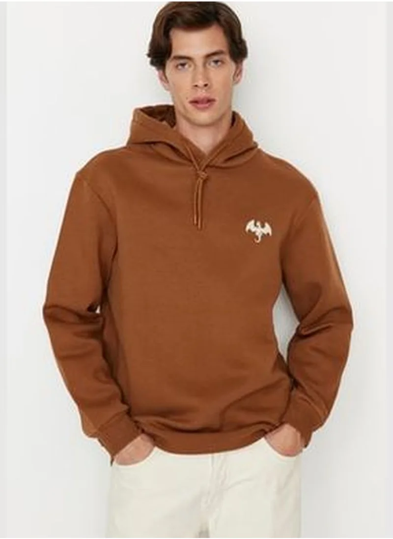 trendyol Brown Men's Regular/Regular Cut Sweatshirt with Animal Embroidery and a Soft Pillowcase TMNAW23SW00500.