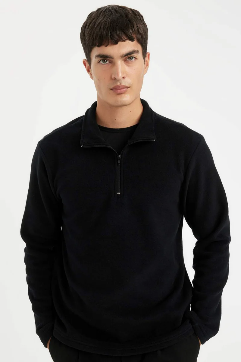 ديفاكتو Regular Fit Long Sleeve Sweatshirt