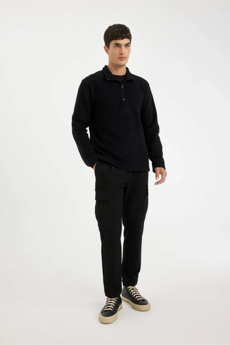 ديفاكتو Regular Fit Long Sleeve Sweatshirt
