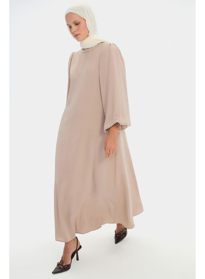 جون فستان نسائي بياقة عالية وتفاصيل حجرية عند الخصر وأكمام بالون من جـون - Image 3