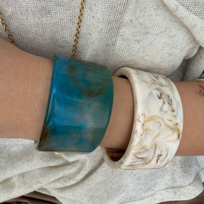 Colorful Resin Bracelet for Women - Unique Crescent Design, Fashionable Hand Bangle - Image 3