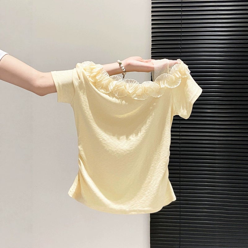 تيشيرت نسائي كوري بقبة مائلة وكشكشة بأكمام قصيرة - Image 3