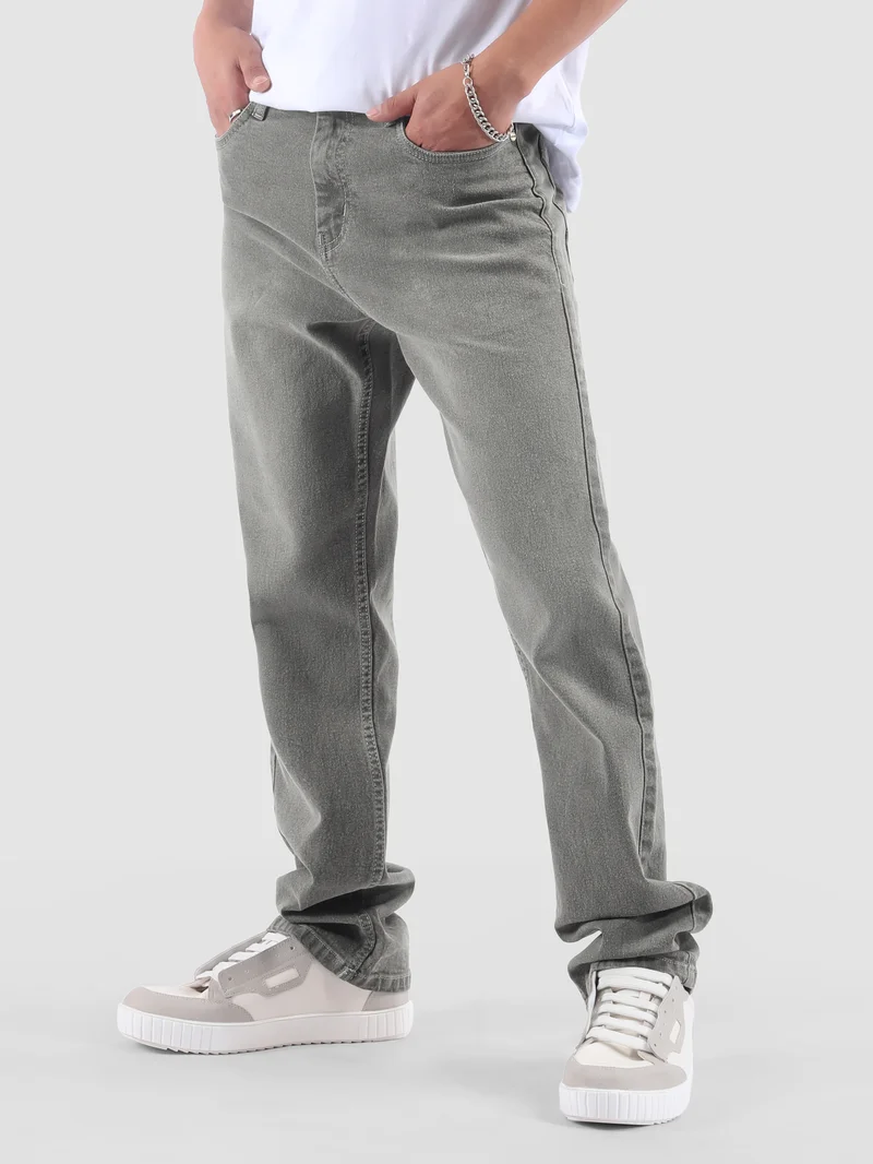 بيونغ جينز رمادي فاتح مغسول بالرش بقصة عادية