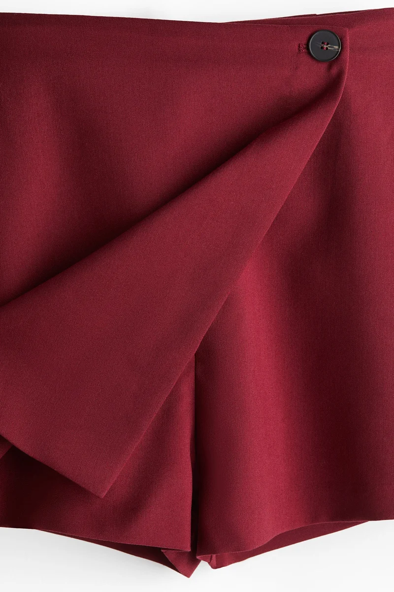 اتش اند ام تنورة بتصميم ملفوف