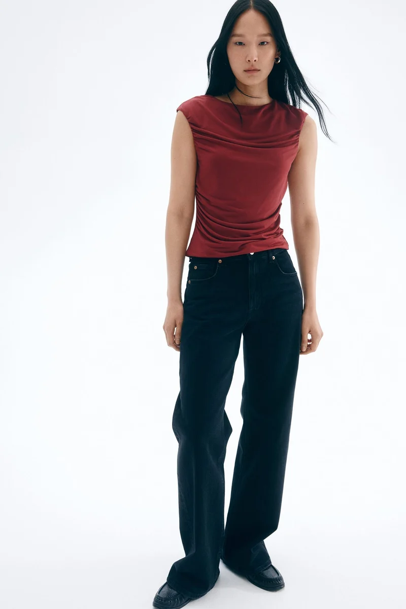 اتش اند ام بلوزة بأكمام قصيرة