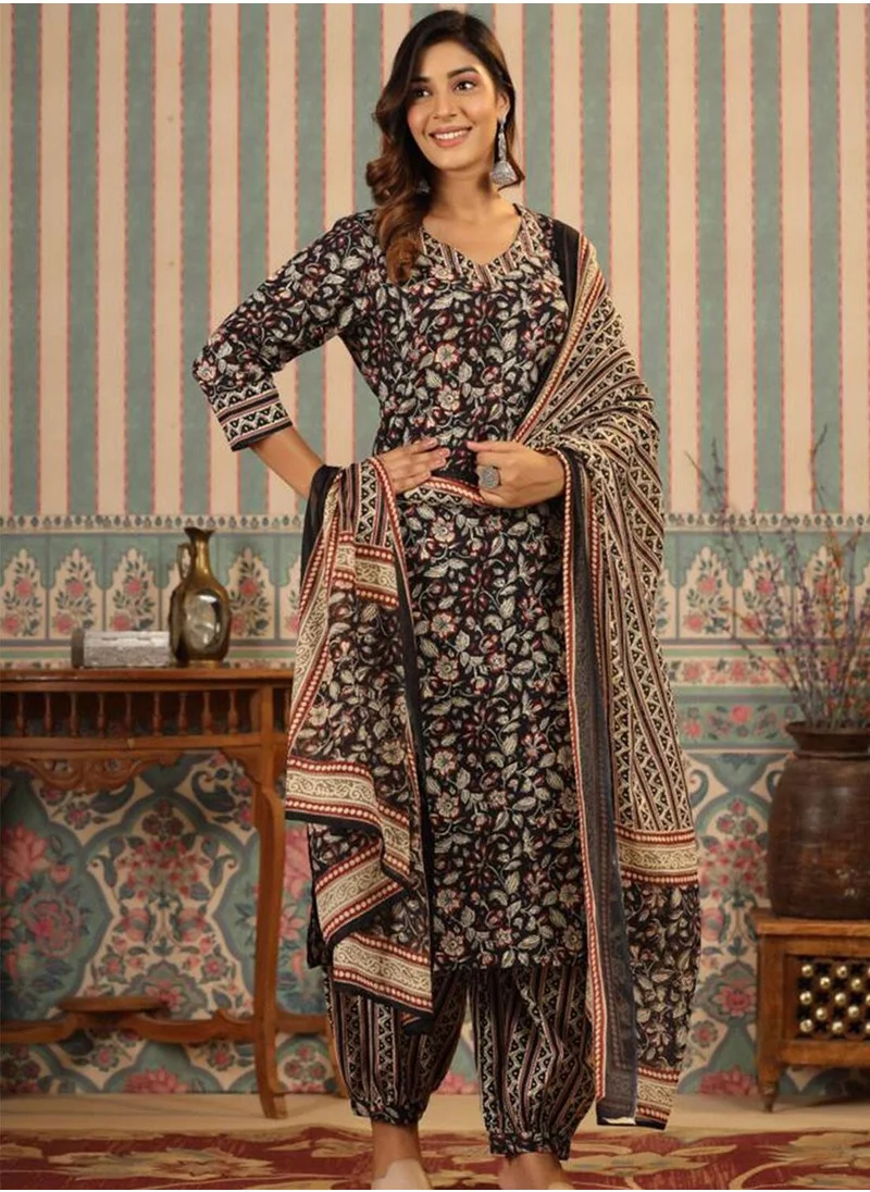 آي شين Regular Fit Embellished Pattern Round Neck Neck Three-Quarter Sleeve Multicolour Colour Knitted Cotton Kurta Set for Women with Mid-Rise Closure - Crafted for Elegance and Ease