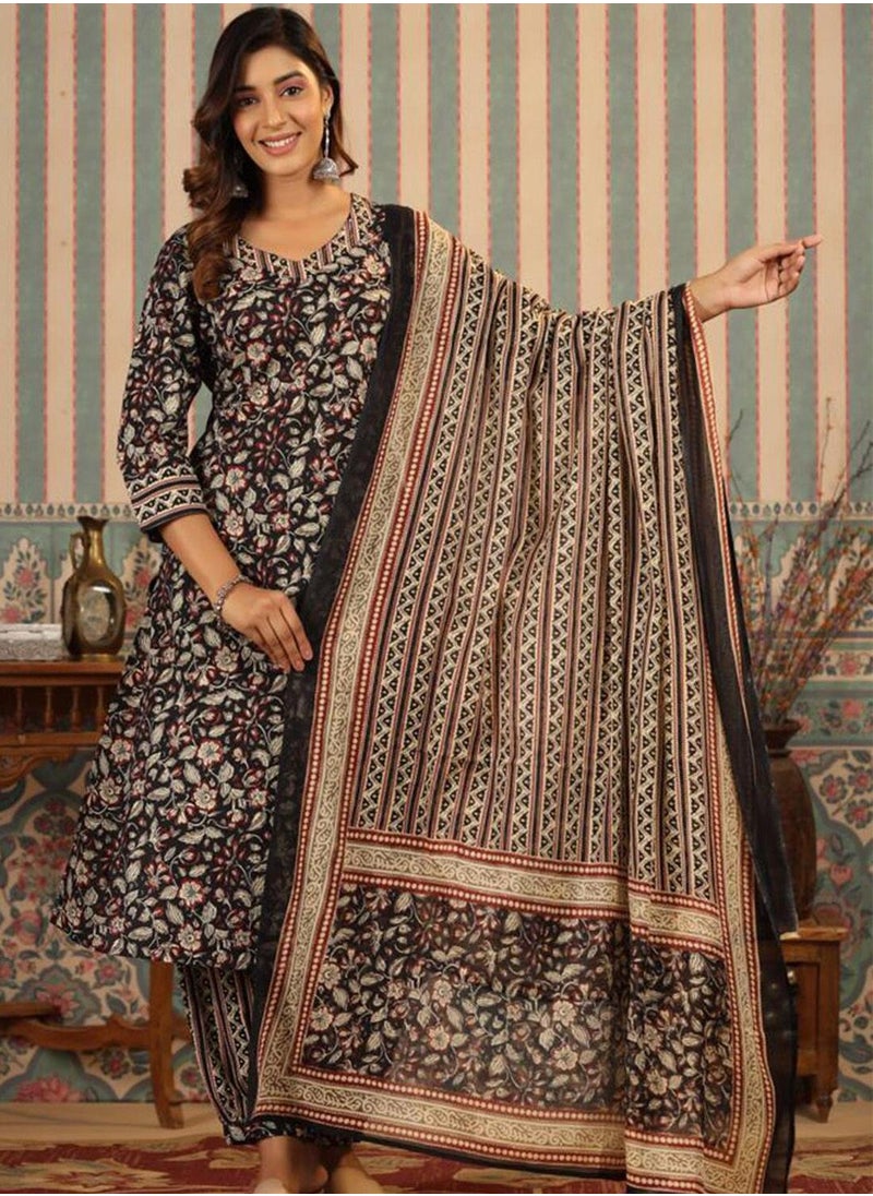ISHIN Regular Fit Embellished Pattern Round Neck Neck Three-Quarter Sleeve Multicolour Colour Knitted Cotton Kurta Set for Women with Mid-Rise Closure - Crafted for Elegance and Ease  - Image 3