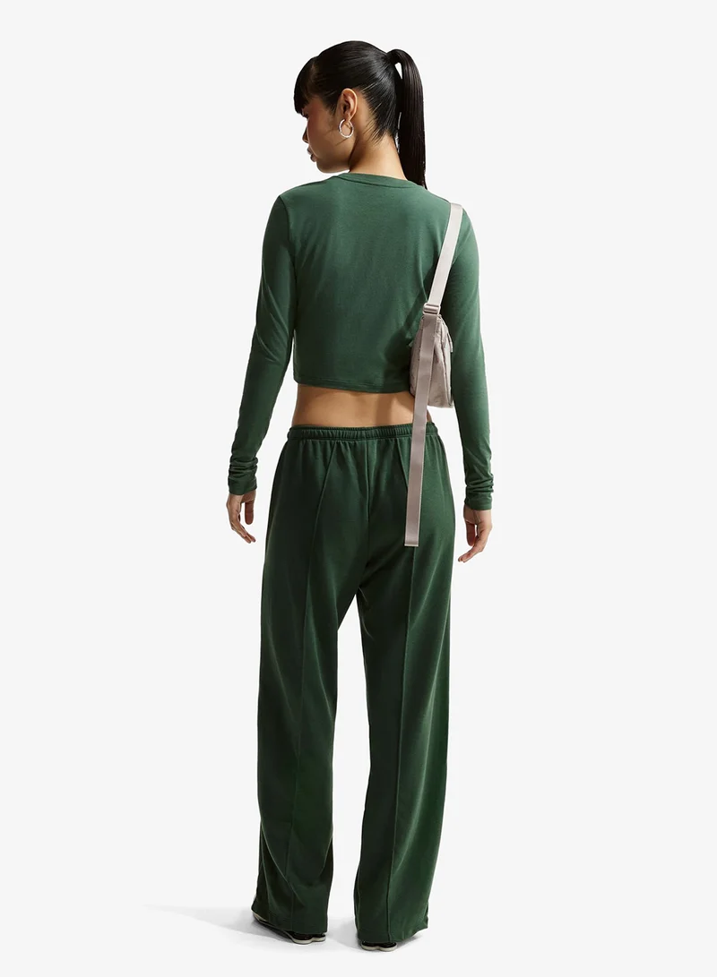 نايكي بلوزة قصيرة محبوكة مريحة