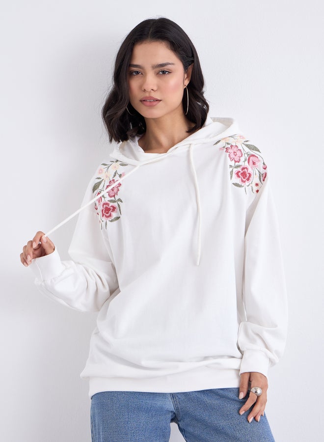 Styli Off-White Embroidered Flower Hoodie - Image 3