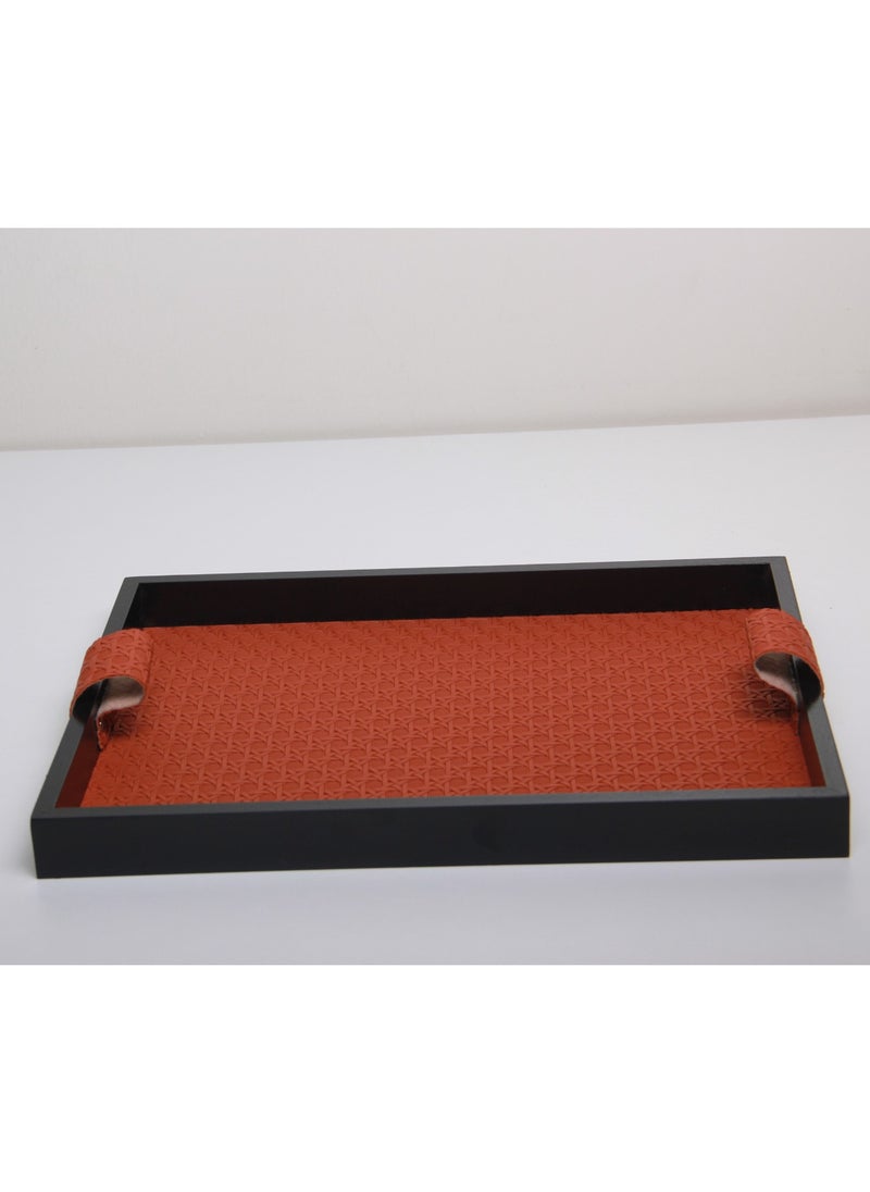 A set of serving trays consisting of two pieces, in attractive colors, with an elegant touch.Black \Brownr.