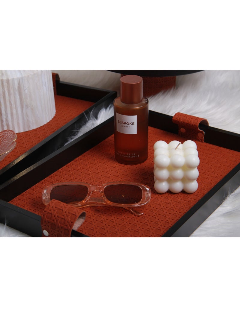 A set of serving trays consisting of two pieces, in attractive colors, with an elegant touch.Black \Brownr.