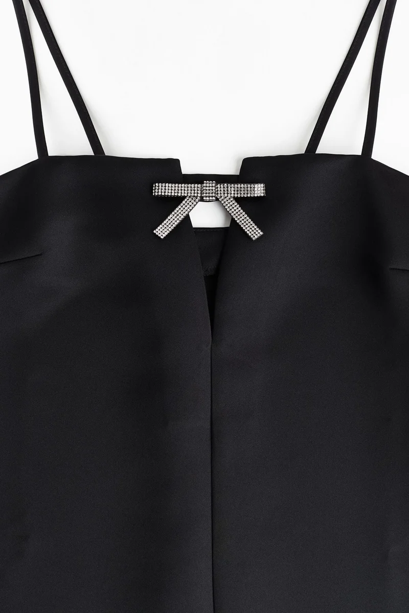 اتش اند ام فستان بشرائط وتفاصيل بشكل فيونكة