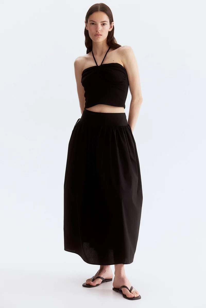 اتش اند ام بلوزة قصيرة بقبة هالتر