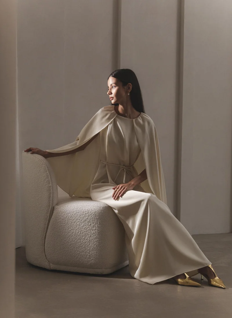 ليتشي فستان ماكسي مزود بكاب نغمي