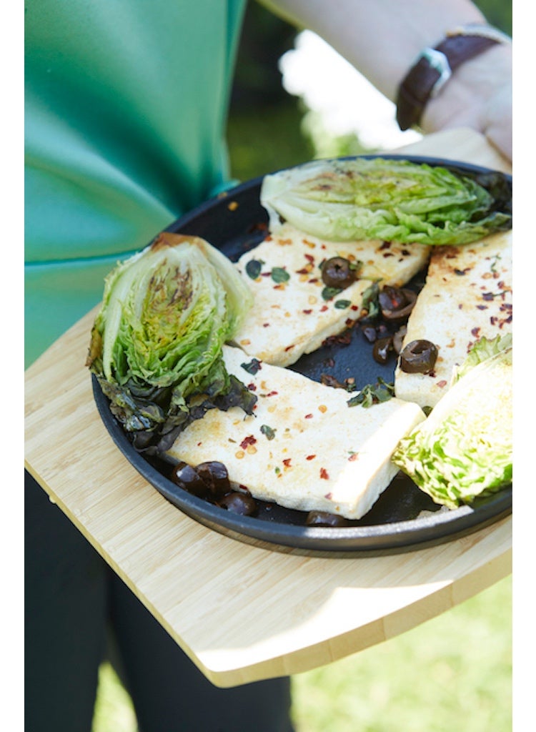 barbecook مقلاة شواء من الحديد الزهر من باربيكوك مع قاعدة من الخيزران - Image 2