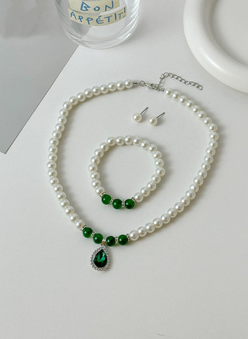 Goolsky قلادة لؤلؤ أنيقة مع قلادة كريستال خضراء – طوق فاخر بسيط للنساء، مجوهرات جاهزة كهدية - Image 1