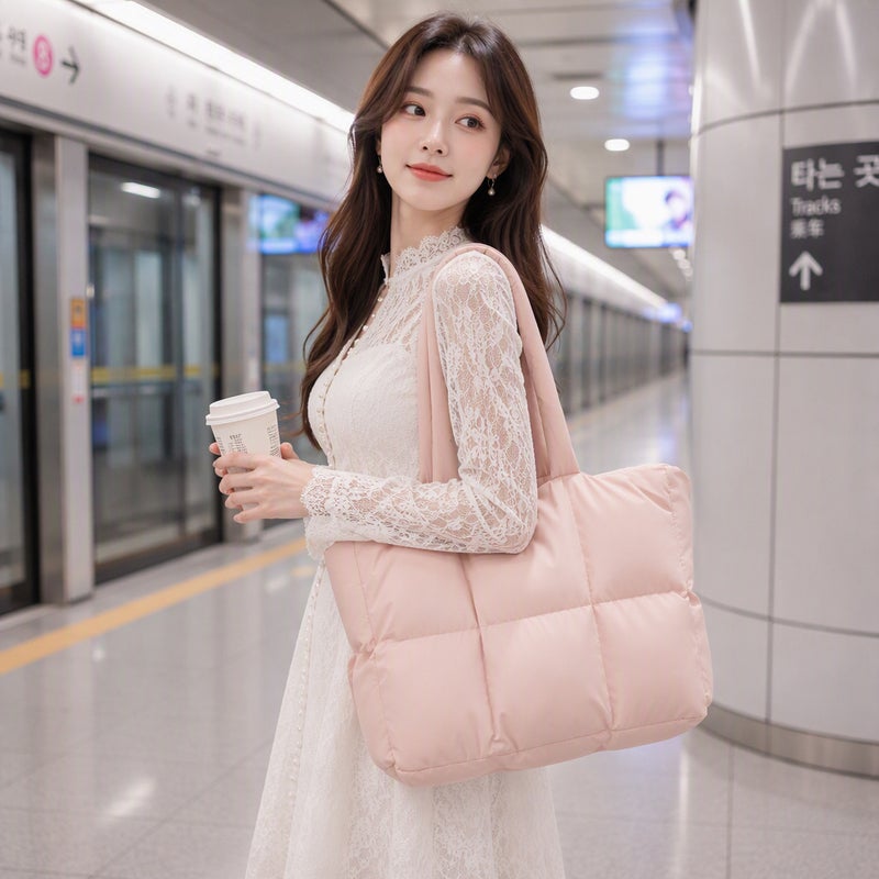 Fashionable Large Capacity Tote Bag - Image 1